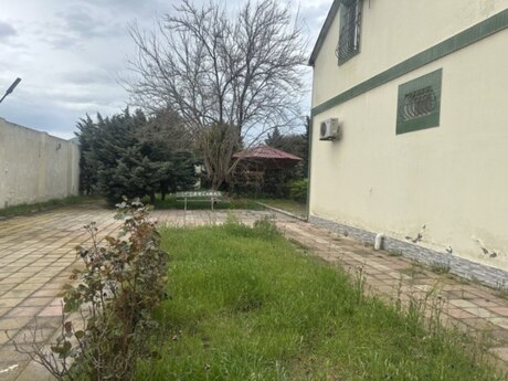 6 otaqlı həyət evi/bağ evi - Novxanı q. - 230 m²