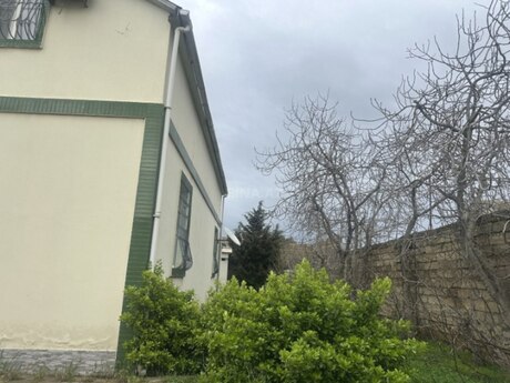 6 otaqlı həyət evi/bağ evi - Novxanı q. - 230 m²