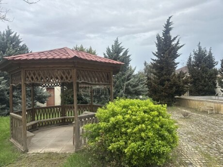 6 otaqlı həyət evi/bağ evi - Novxanı q. - 230 m²