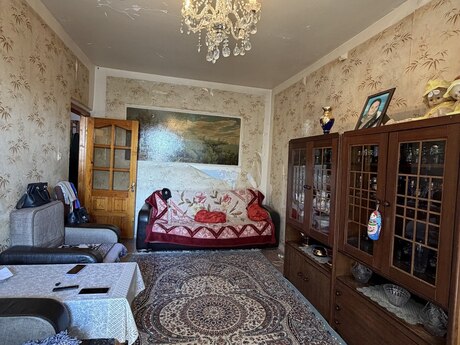 2 otaqlı köhnə tikili - 8-ci mikrorayon q. - 65 m²