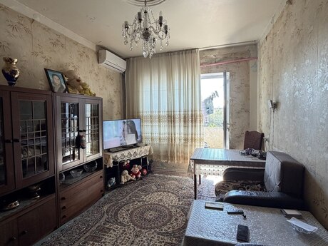 2 otaqlı köhnə tikili - 8-ci mikrorayon q. - 65 m²