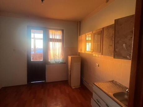 5 otaqlı köhnə tikili - Yeni Günəşli q. - 125 m²