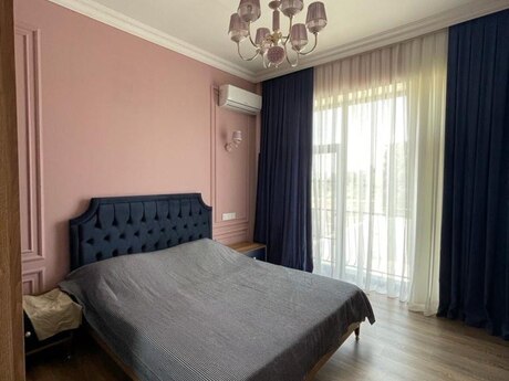 5 otaqlı həyət evi/bağ evi - Novxanı q. - 270 m²