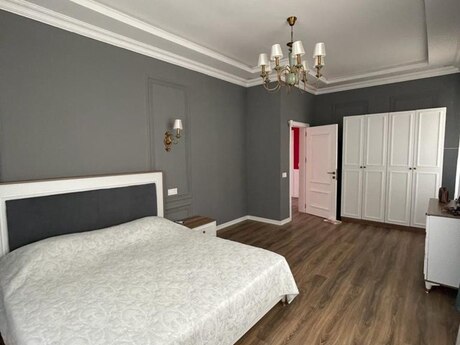 5 otaqlı həyət evi/bağ evi - Novxanı q. - 270 m²