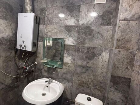 3 otaqlı köhnə tikili - İnşaatçılar m. - 70 m²