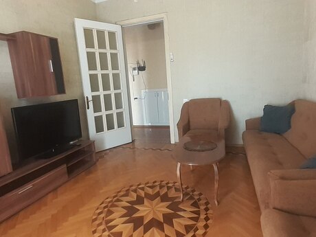 2 otaqlı köhnə tikili - 28 May m. - 70 m²
