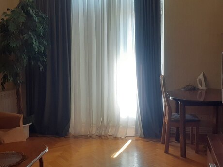 2 otaqlı köhnə tikili - 28 May m. - 70 m²