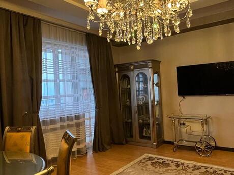 3 otaqlı yeni tikili - 8 Noyabr m. - 138 m²