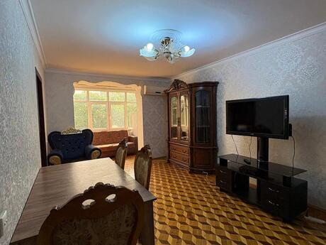 3 otaqlı köhnə tikili - 8 Noyabr m. - 90 m²