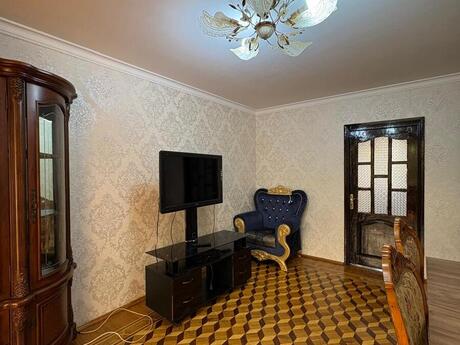 3 otaqlı köhnə tikili - 8 Noyabr m. - 90 m²