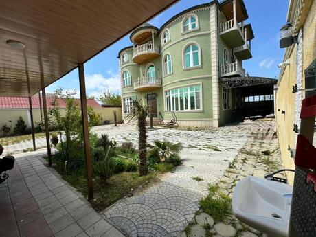 5 otaqlı həyət evi/bağ evi - Saray q. - 525 m²