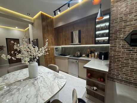 2 otaqlı yeni tikili - 8 Noyabr m. - 92 m²