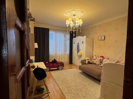4 otaqlı köhnə tikili - Bakıxanov q. - 113 m²