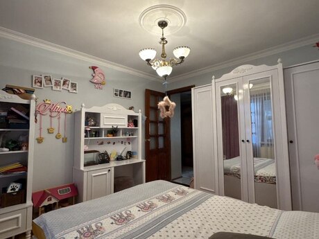 4 otaqlı köhnə tikili - Bakıxanov q. - 113 m²