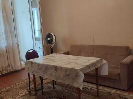 2 otaqlı köhnə tikili - 8 Noyabr m. - 65 m²