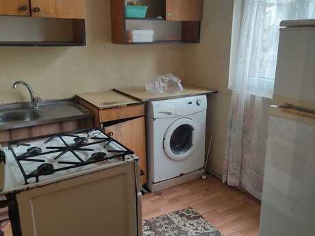 2 otaqlı köhnə tikili - 8 Noyabr m. - 65 m²