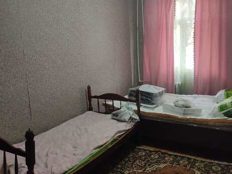 2 otaqlı köhnə tikili - 8 Noyabr m. - 65 m²