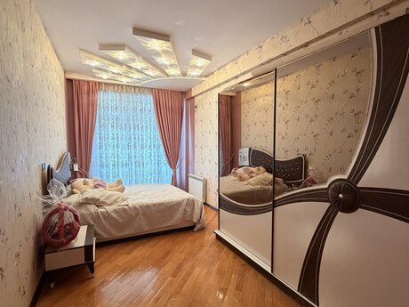 4 otaqlı yeni tikili - 8 Noyabr m. - 165 m²