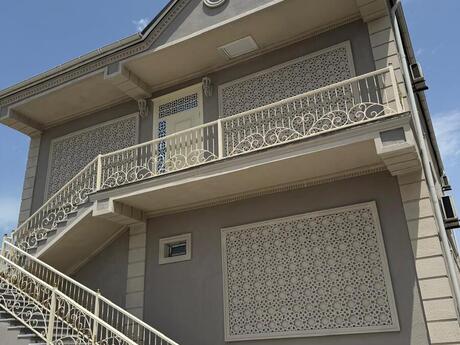 4 otaqlı həyət evi/bağ evi - Novxanı q. - 250 m²