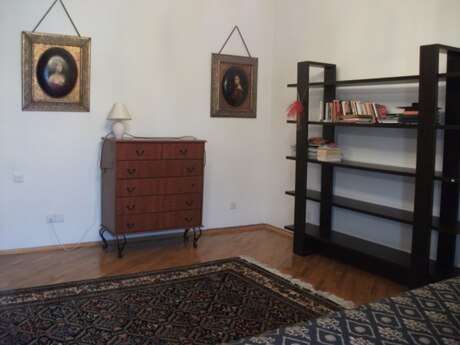 5 otaqlı köhnə tikili - Nəsimi r. - 200 m²