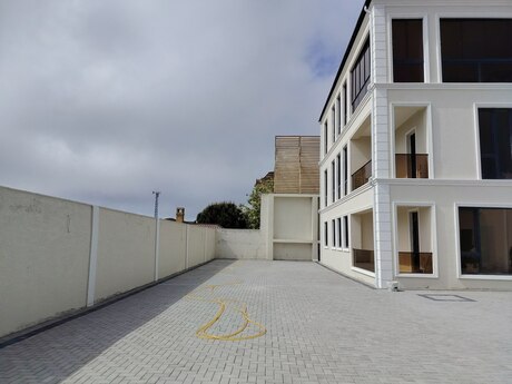 6 otaqlı həyət evi/bağ evi - Badamdar q. - 400 m²