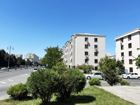 3 otaqlı köhnə tikili - Elmlər Akademiyası m. - 70 m²