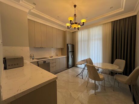 3 otaqlı yeni tikili - Ağ şəhər q. - 130 m²