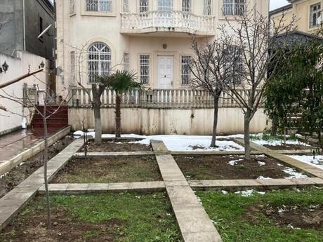 7 otaqlı həyət evi/bağ evi - Həzi Aslanov q. - 280 m²