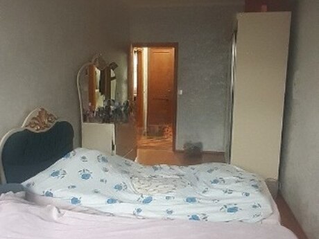 3 otaqlı köhnə tikili - 8 Noyabr m. - 80 m²