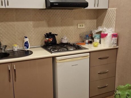 1 otaqlı köhnə tikili - Elmlər Akademiyası m. - 45 m²