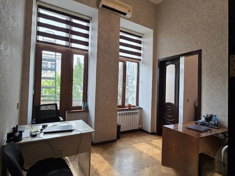 5 otaqlı ofis - Nizami m. - 150 m²
