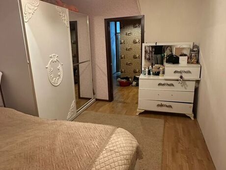 3 otaqlı köhnə tikili - Yeni Günəşli q. - 85 m²