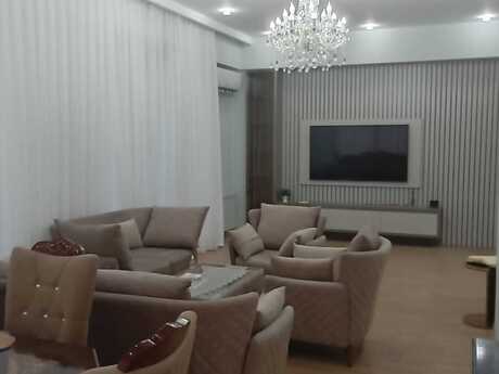 4-комн. новостройка - м. Элмляр Академиясы - 160 м²