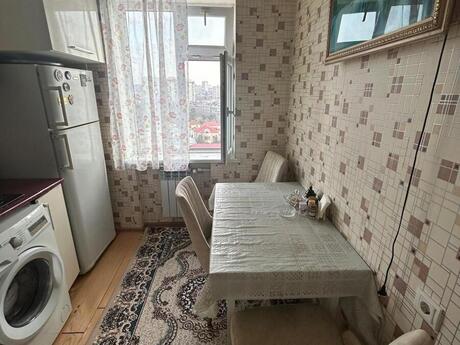 3 otaqlı köhnə tikili - Azadlıq Prospekti m. - 80 m²