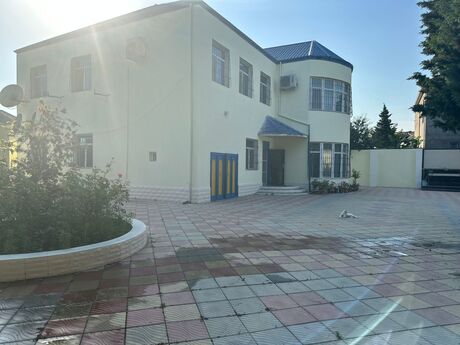 9 otaqlı həyət evi/bağ evi - Mərdəkan q. - 330 m²