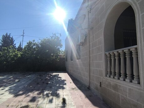 5 otaqlı həyət evi/bağ evi - Novxanı q. - 200 m²