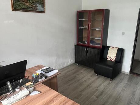 3 otaqlı köhnə tikili - Bakıxanov q. - 80 m²