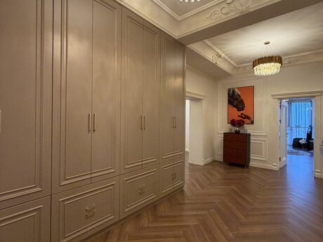 3 otaqlı yeni tikili - Kubinka q. - 165 m²