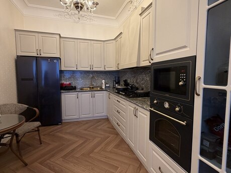 3 otaqlı yeni tikili - Kubinka q. - 165 m²