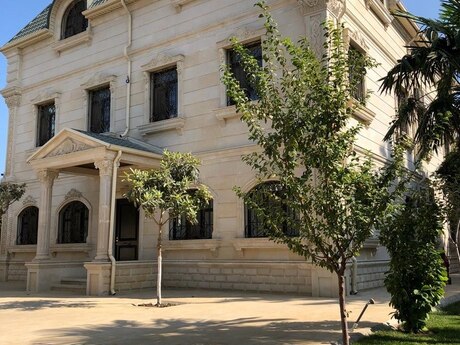 9 otaqlı həyət evi/bağ evi - Şağan q. - 650 m²