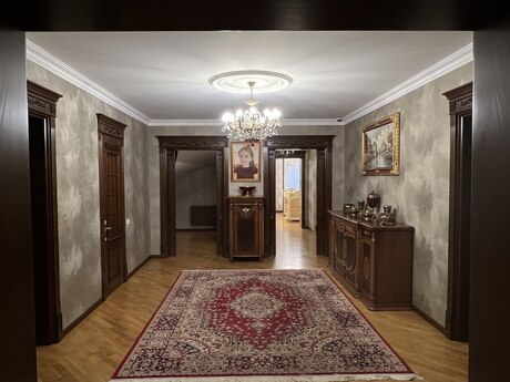 9 otaqlı həyət evi/bağ evi - Şağan q. - 650 m²