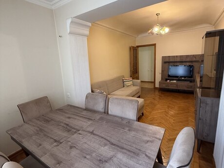3 otaqlı köhnə tikili - Nizami m. - 75 m²