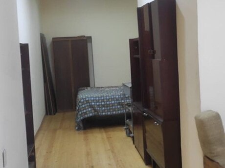 2 otaqlı həyət evi/bağ evi - İnşaatçılar m. - 50 m²