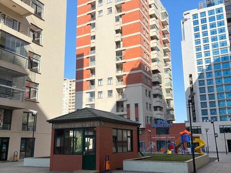 4 otaqlı yeni tikili - 8 Noyabr m. - 161.1 m²