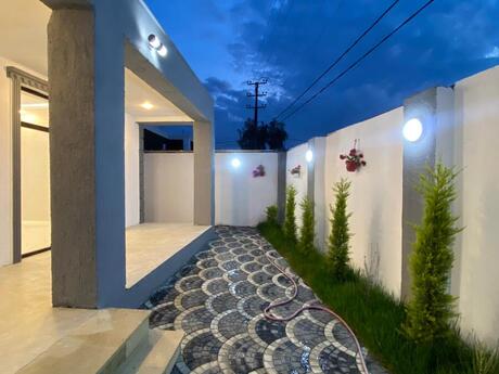 4 otaqlı həyət evi/bağ evi - Şüvəlan q. - 132 m²