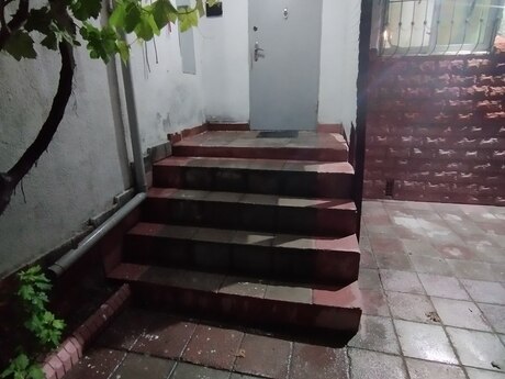 4 otaqlı həyət evi/bağ evi - Əhmədli m. - 43 m²
