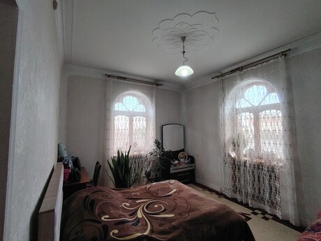 6 otaqlı həyət evi/bağ evi - Bakıxanov q. - 324 m²