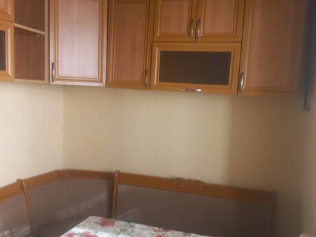 1 otaqlı köhnə tikili - İnşaatçılar m. - 50 m²