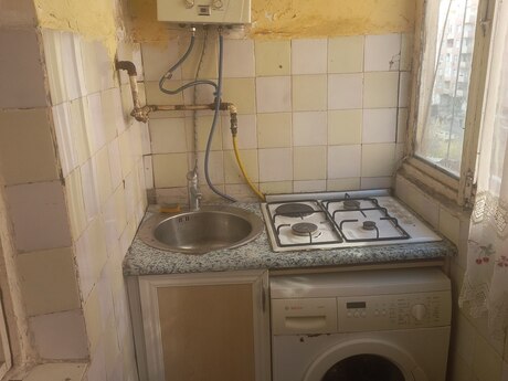 1 otaqlı köhnə tikili - İnşaatçılar m. - 50 m²
