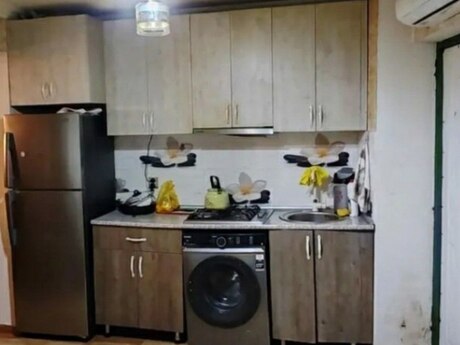 2 otaqlı köhnə tikili - İnşaatçılar m. - 40 m²